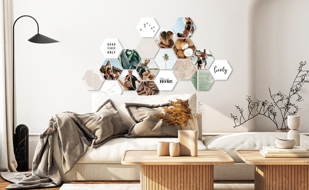 Décoration murale Shapes dans un salon - carreaux photo hexagonaux élégants pour inspirer la disposition parfaite de votre impression.