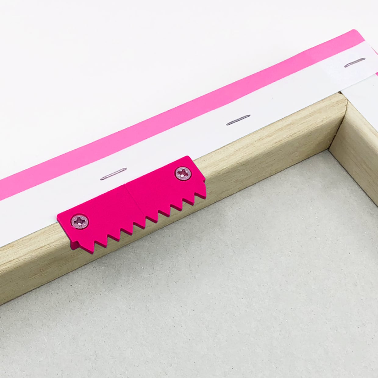 Accrocher carte sur toile